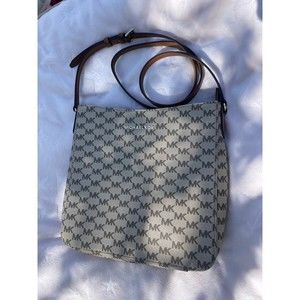 NEW w/tags Michael Kors Jet Set Signature Large Messenger Crossbody